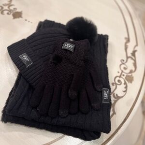 UGG Winter Black    Sweater Weather pom pom hat infinity scarf Set. NWT